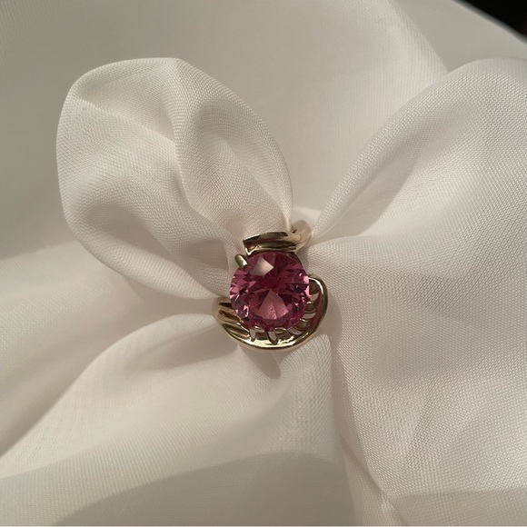 Jewelry - Vintage large round pink sapphire in 10K gold band